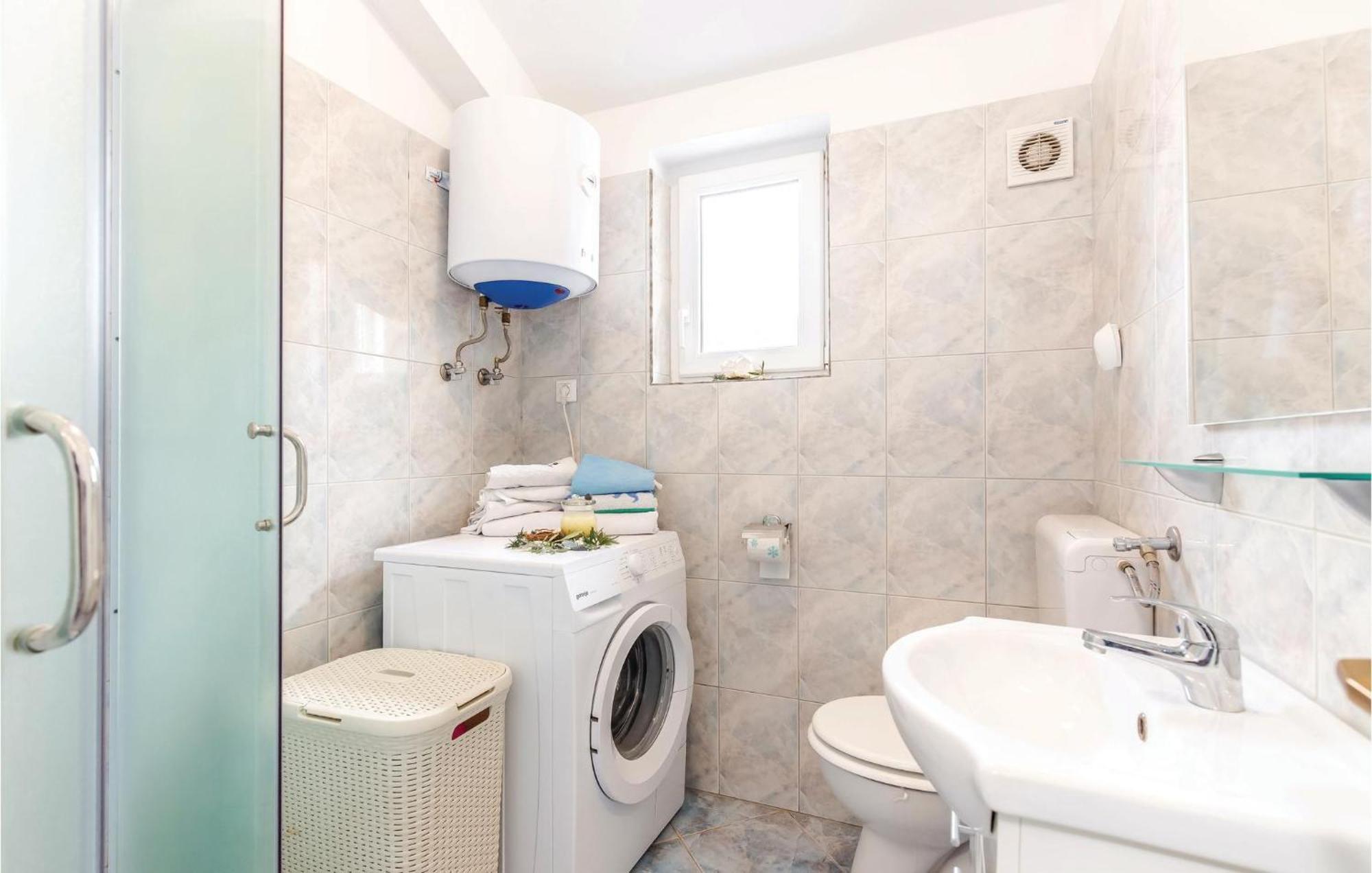 1 Bedroom Stunning Apartment In Bakarac Zewnętrze zdjęcie